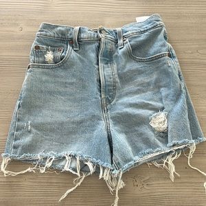 Levi’s rib cage shorts size 26